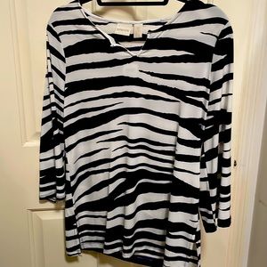 Chicos black and white new top